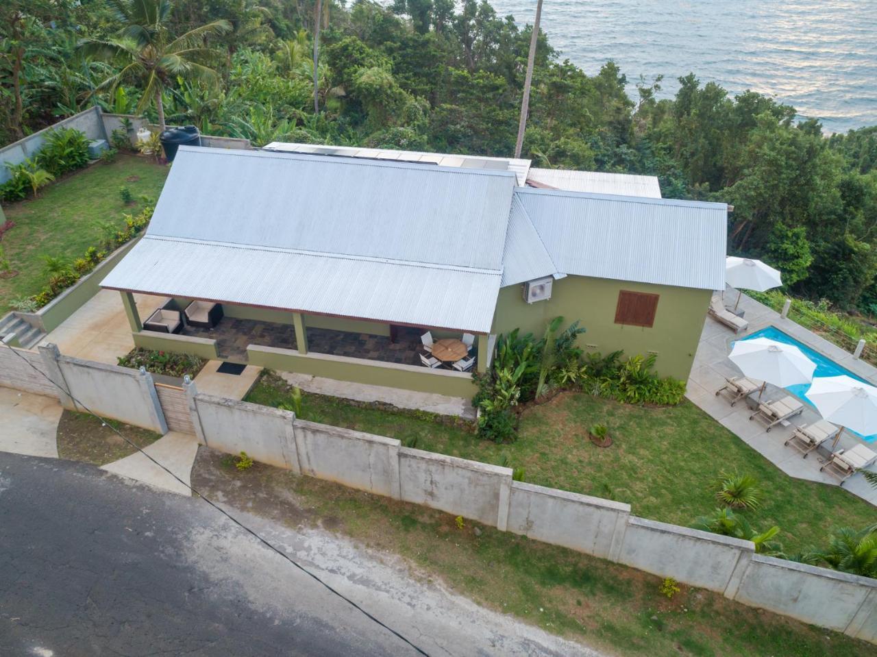 Pagua Bay House - Oceanfront Cabana'S Marigot المظهر الخارجي الصورة